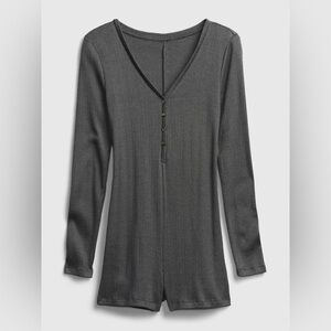 Gap Pointelle‎ Gray Sleep Short Onesie Pajama Bodysuit Small​ Cozy Holiday Soft